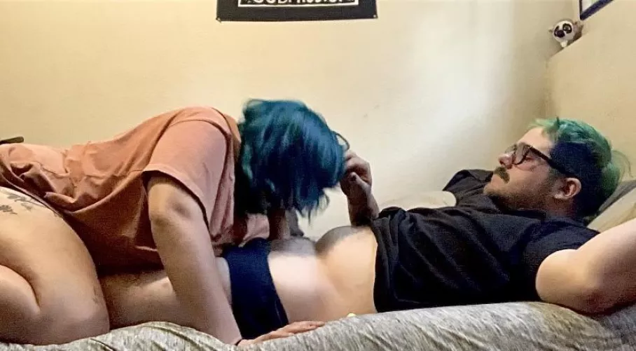 How do we post a video on here pls help