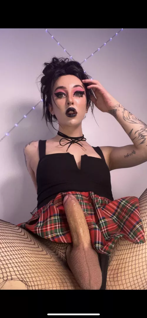 Rate my gothic girl dick out of 10 💁🏻‍♀️