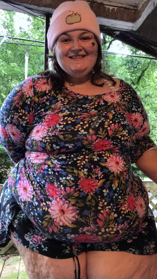 Showing off my new pusheen hat 🐱 💜