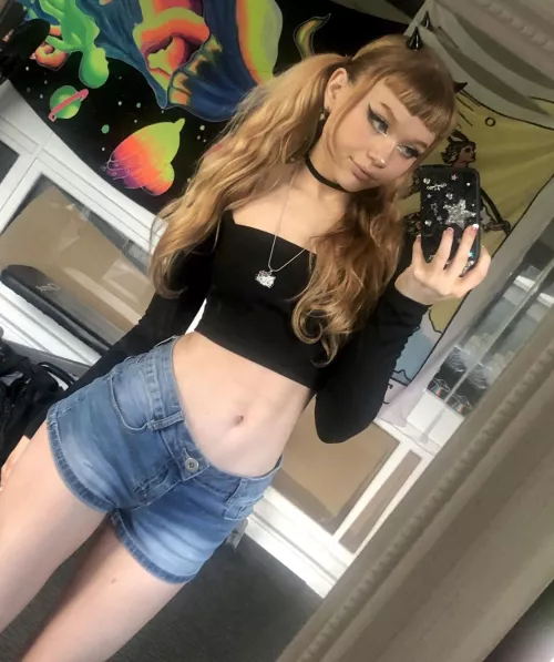 showing off my tummy