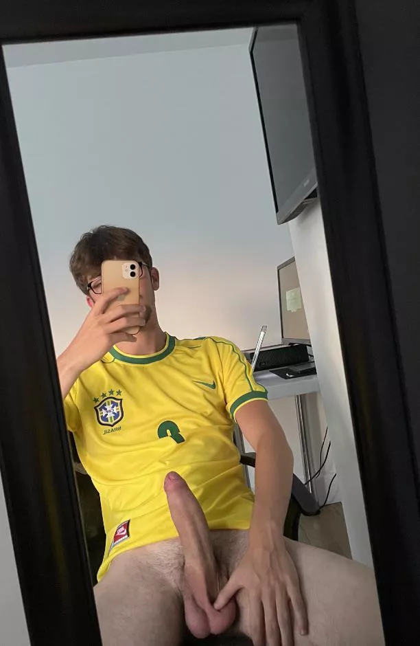 Would anyone here bottom for me?soccer player with a thick 8.5 inch cock ;)