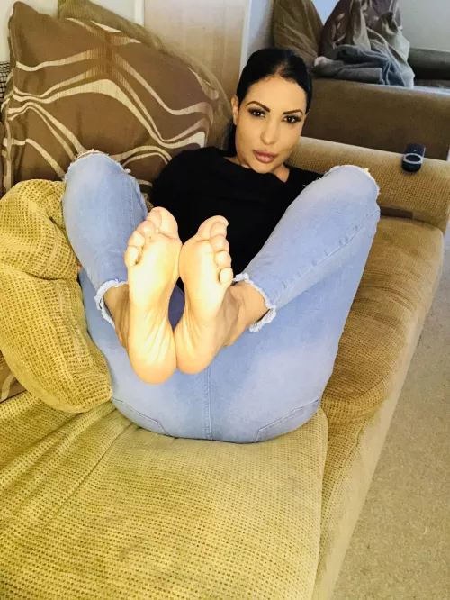 Would you fuck my feet or pussy?