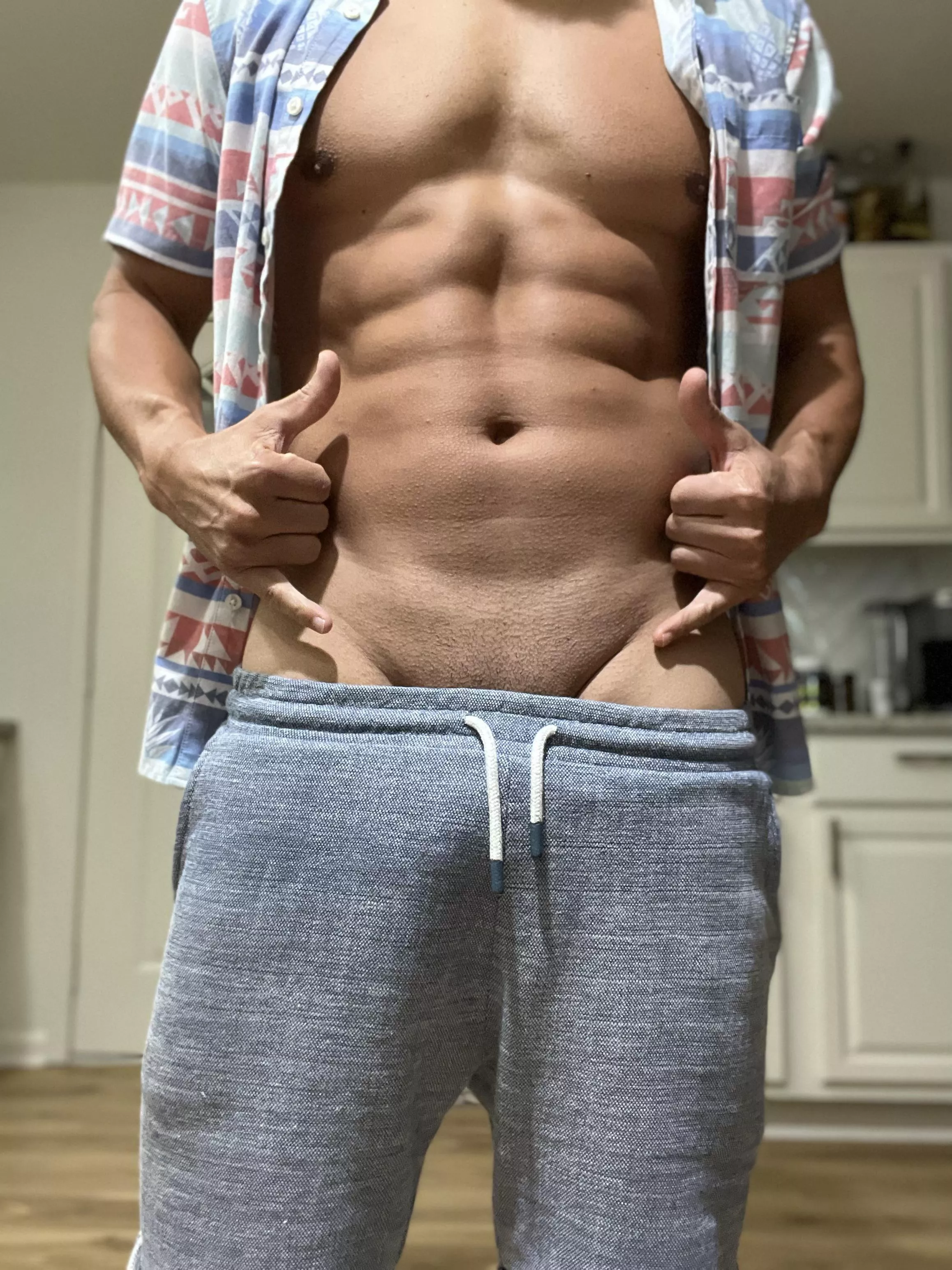 Aloha beaches! Happy aloha Friday! Anybody want to get lei’d???