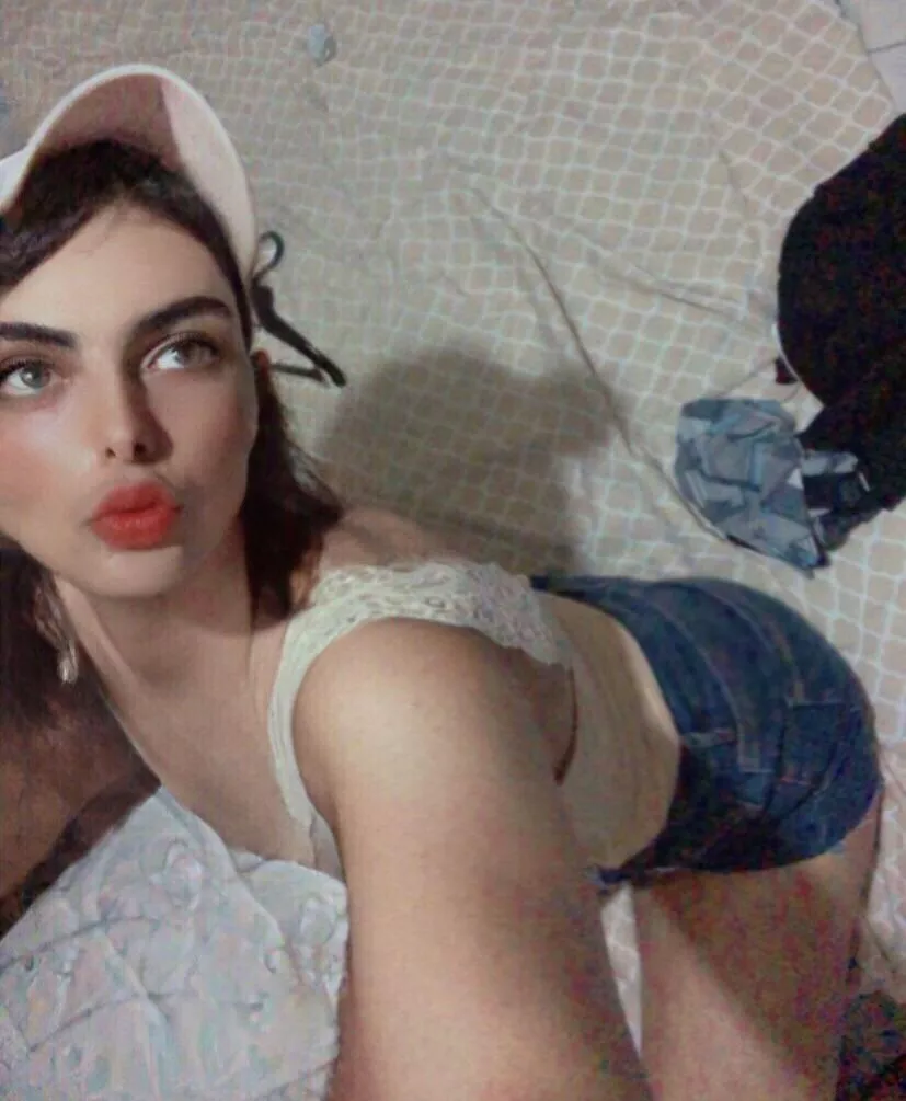 Am i pretty as a girl ?