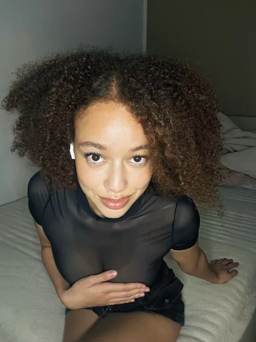 Can you hold eye contact with a latina like me? f19