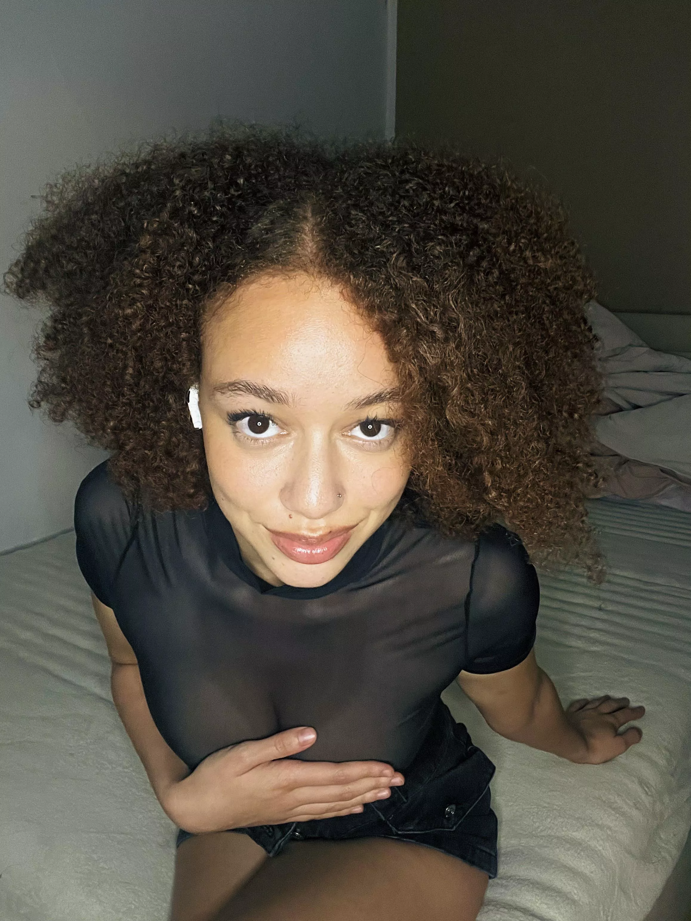 Can you hold eye contact with a latina like me? f19