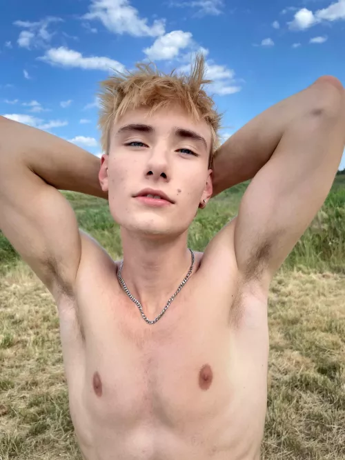 do you like teen boys with sexy armpit? 🥰😁
