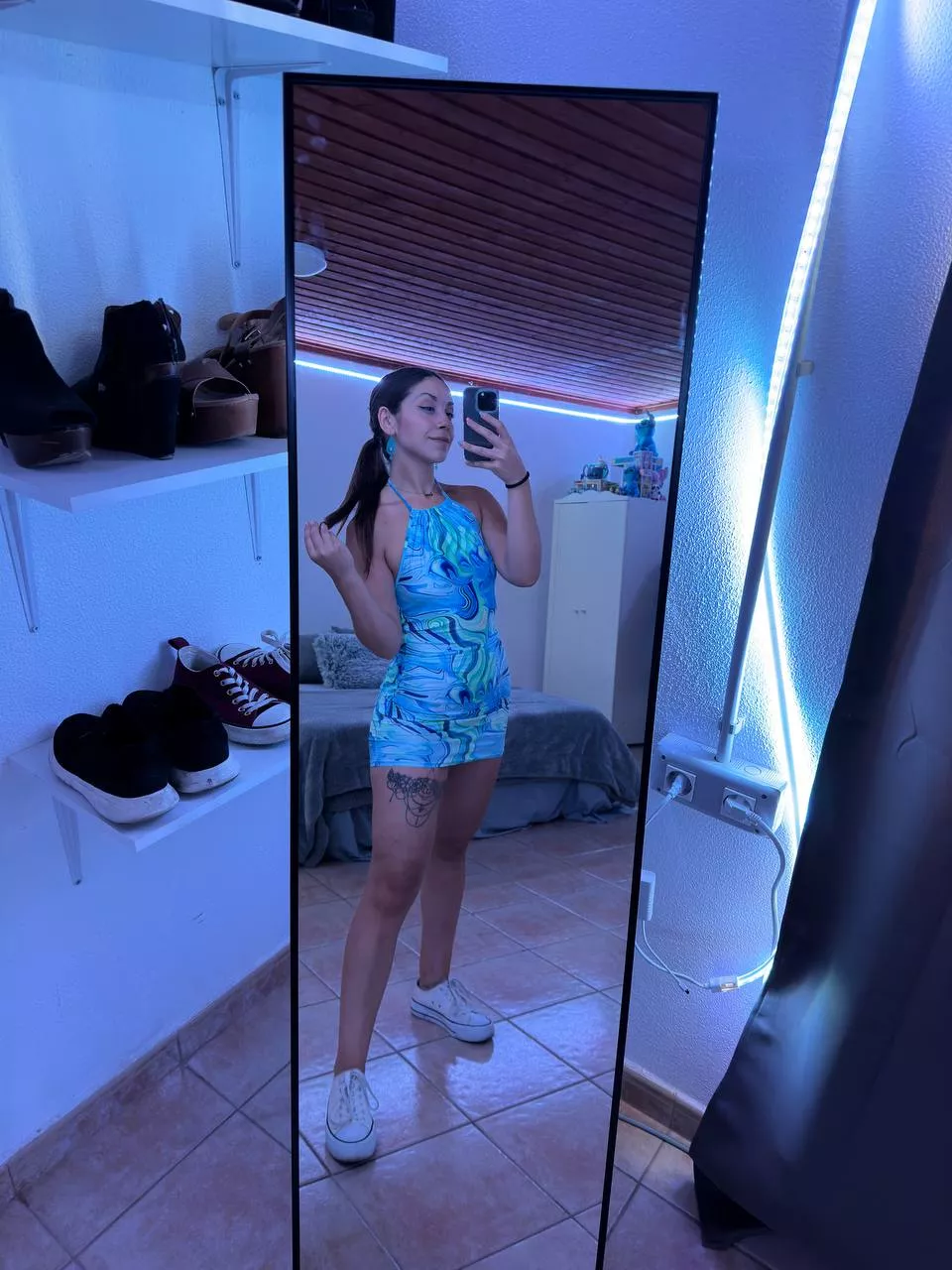 Does blue look nice on me? 💙