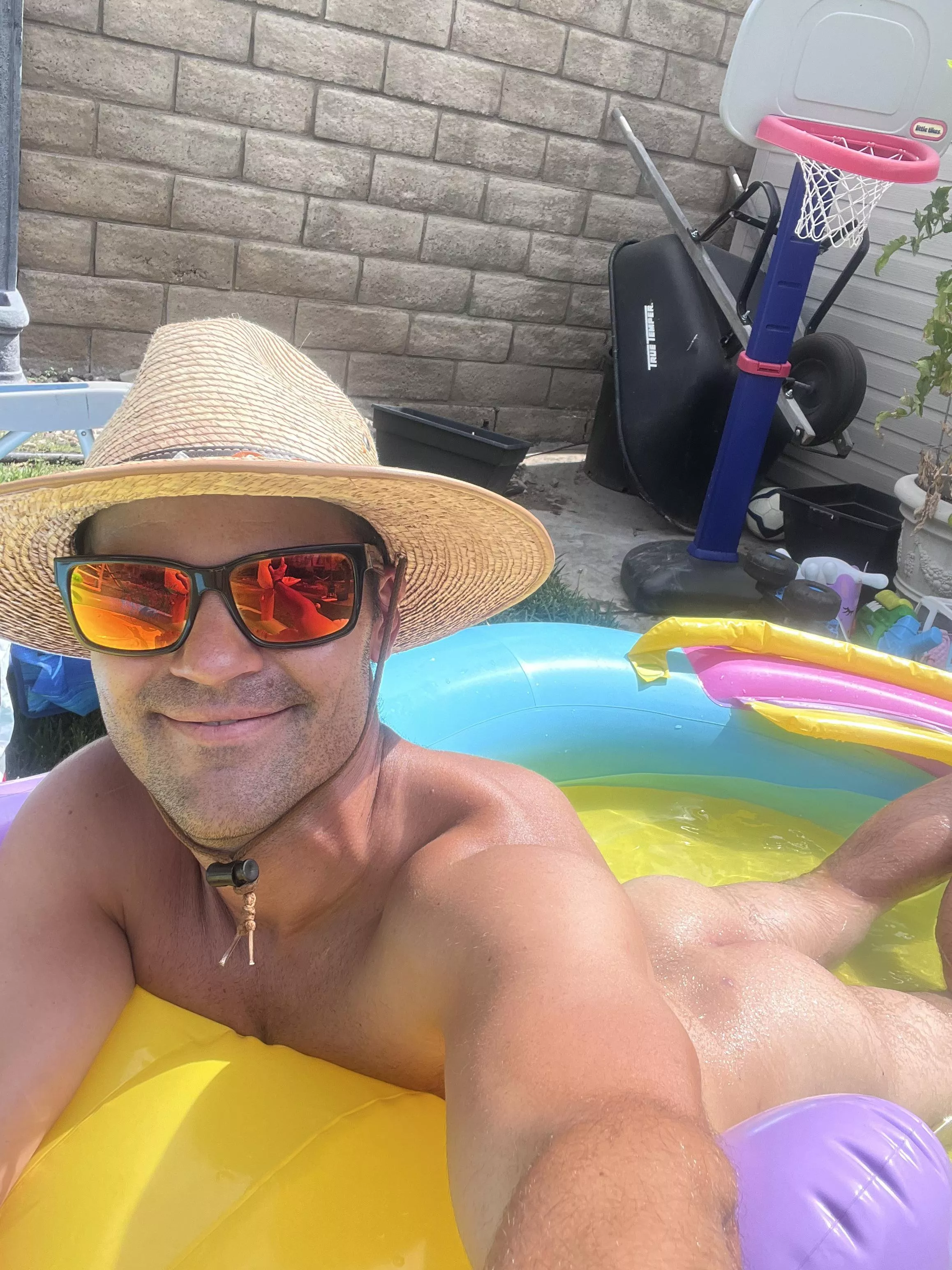 Hot days call for stealing the kids pool 🤠
