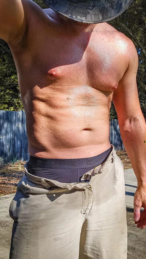 Its a hot one in the yard today (48)