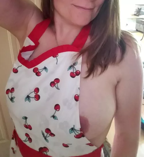 Just a 42 MILF doing a little cleaning! Enjoy! (42F)