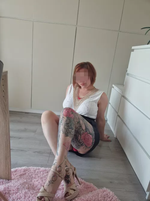 Maybe you can spot the red lingerie ☺️