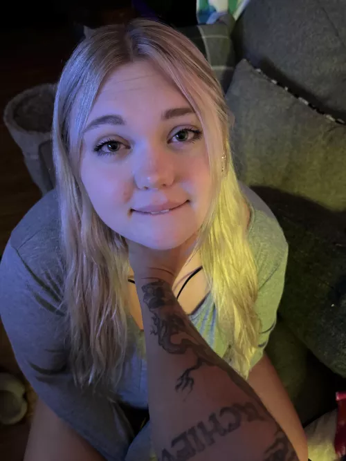 my hands are tied and he’s choking me out [F]