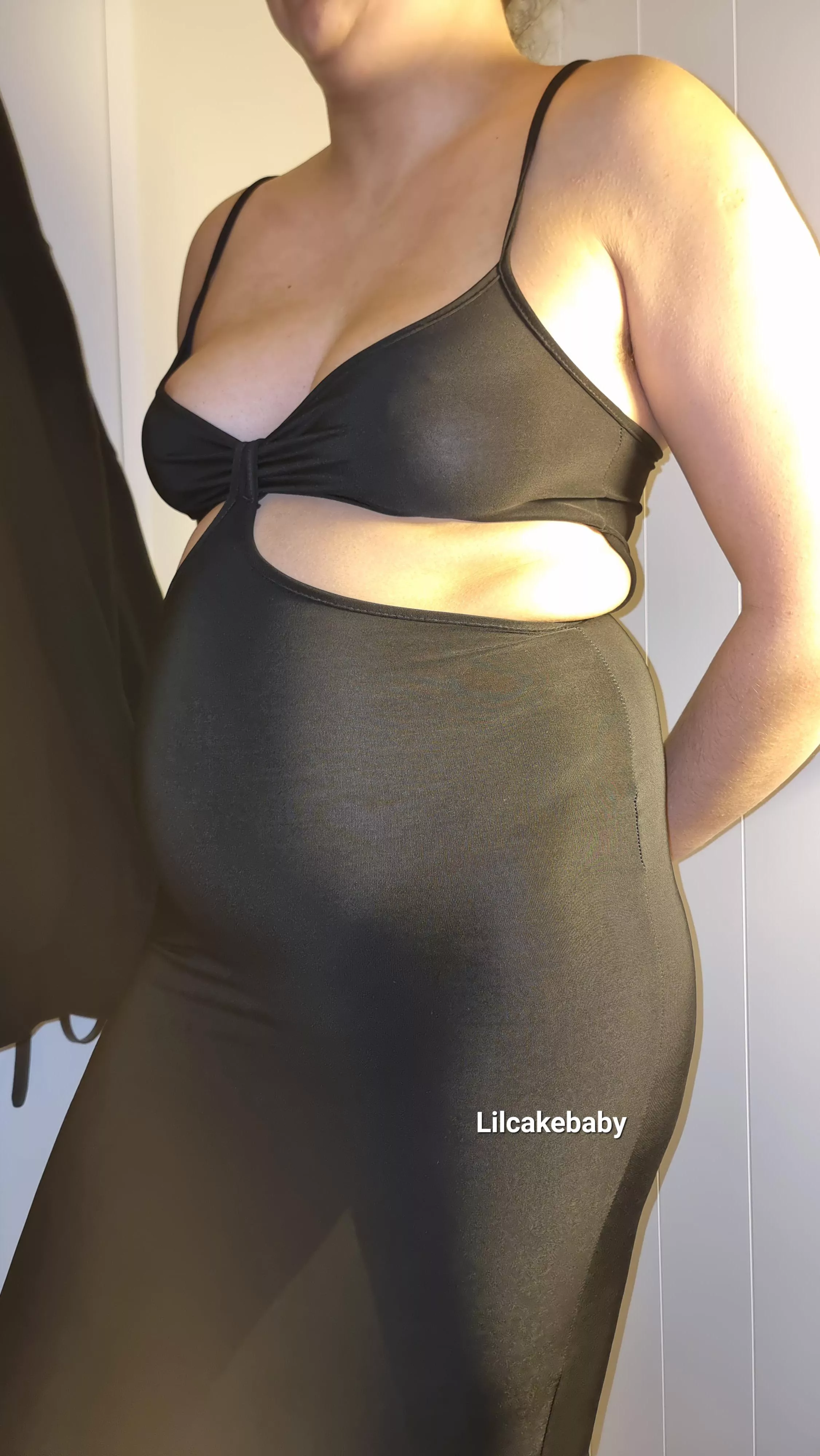 People at the restaurant were staring at my belly 👀