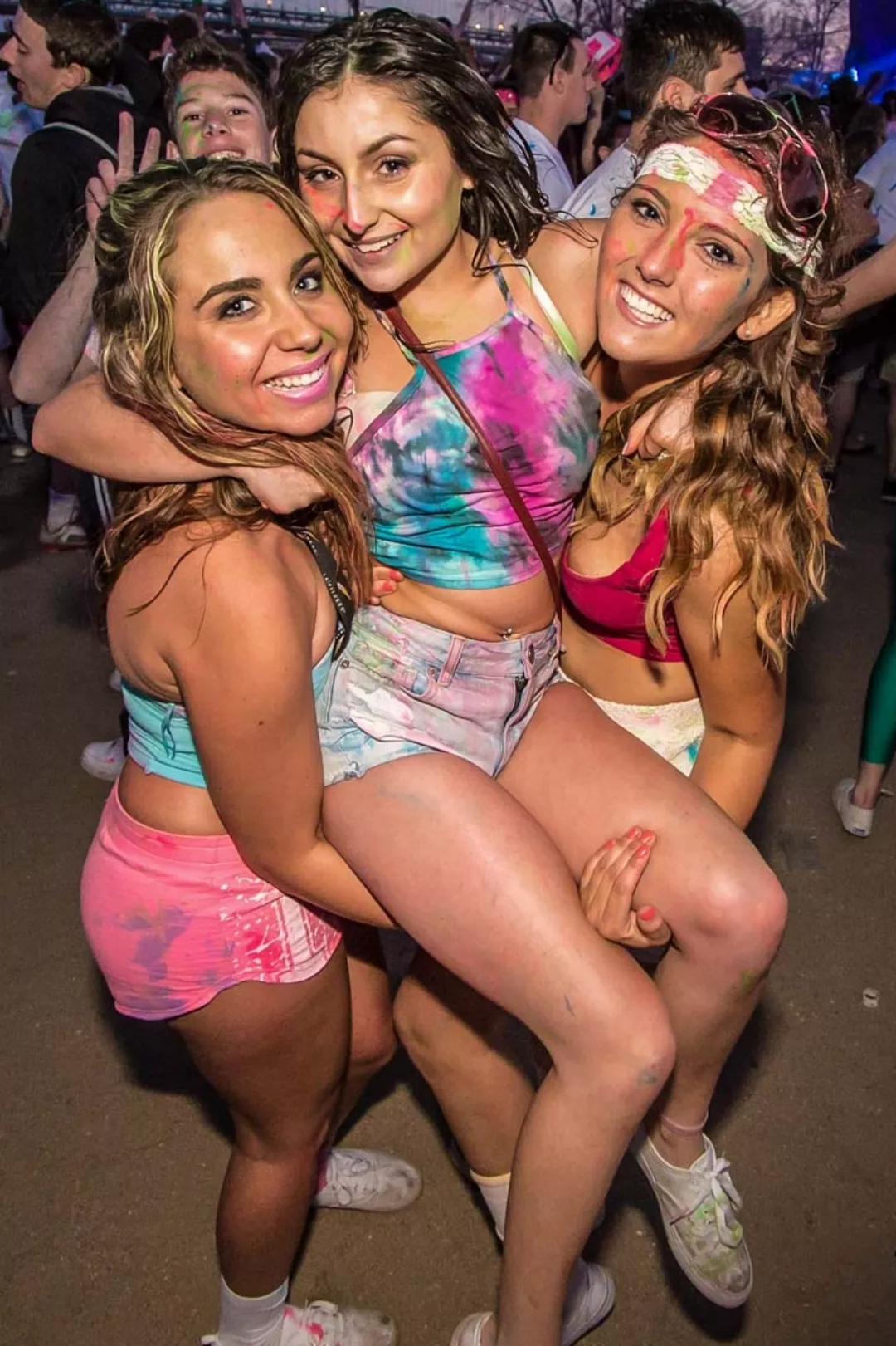 Raver girls :)