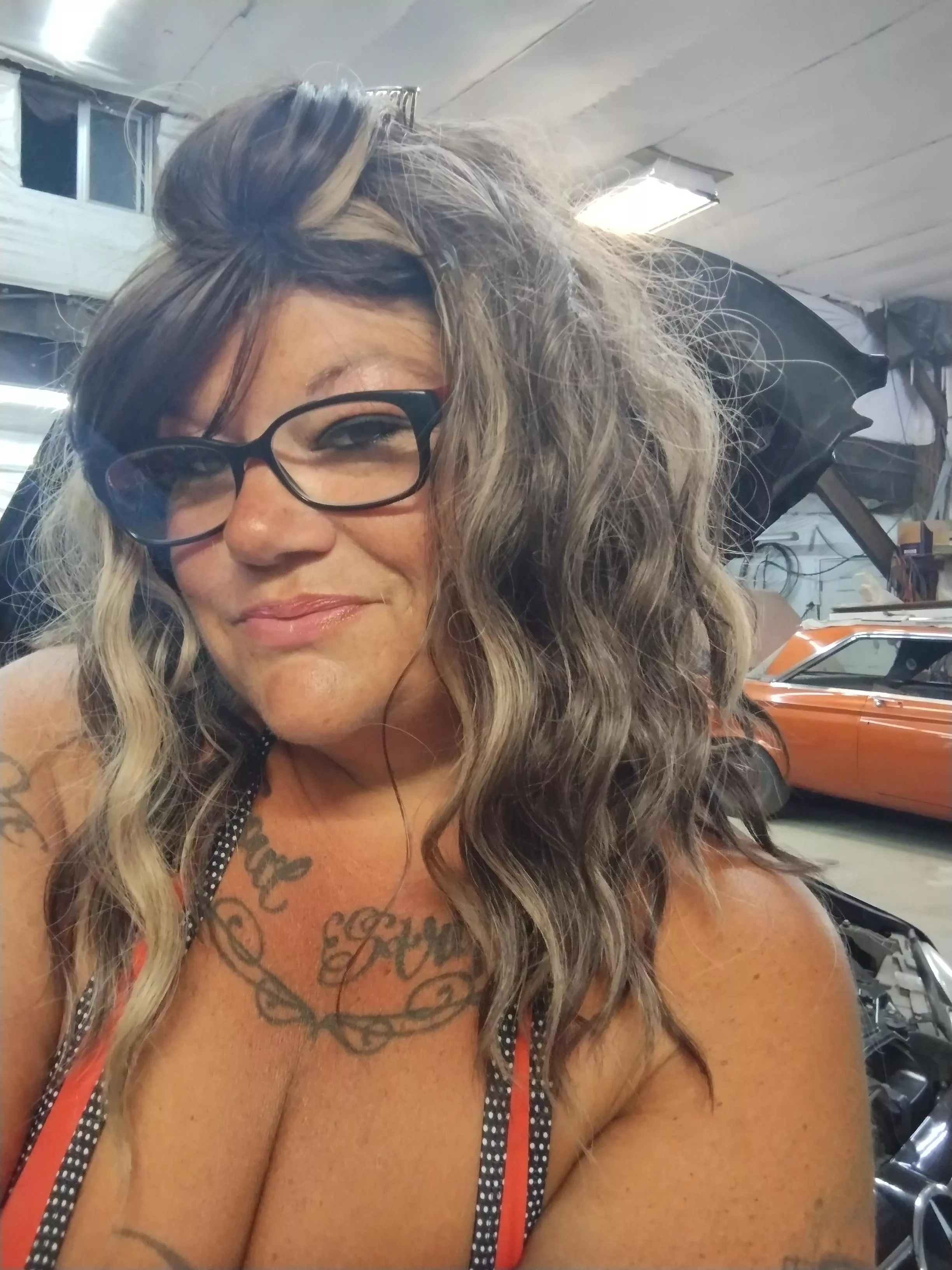 Shop lights are perfect selfie lights