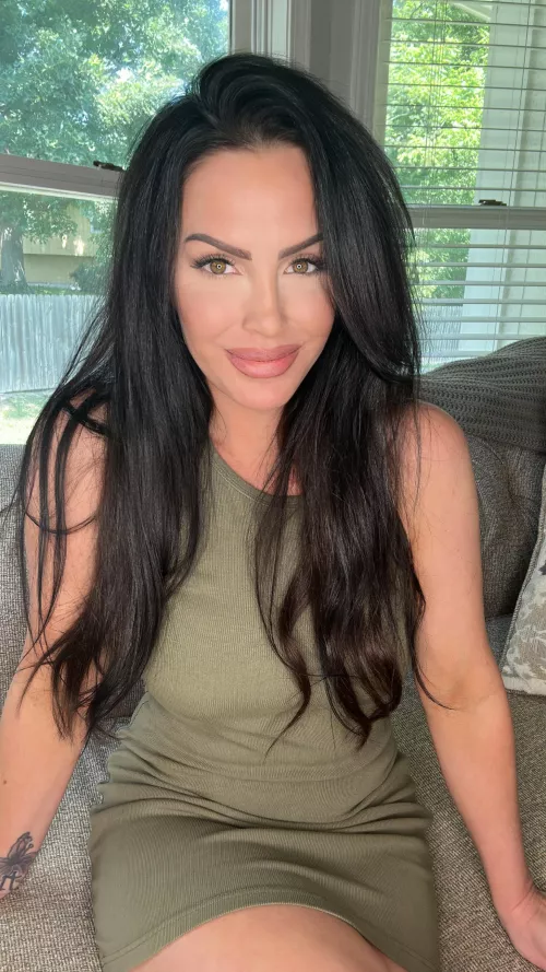 This 40 year old can still put on a cute dress every so often 💚