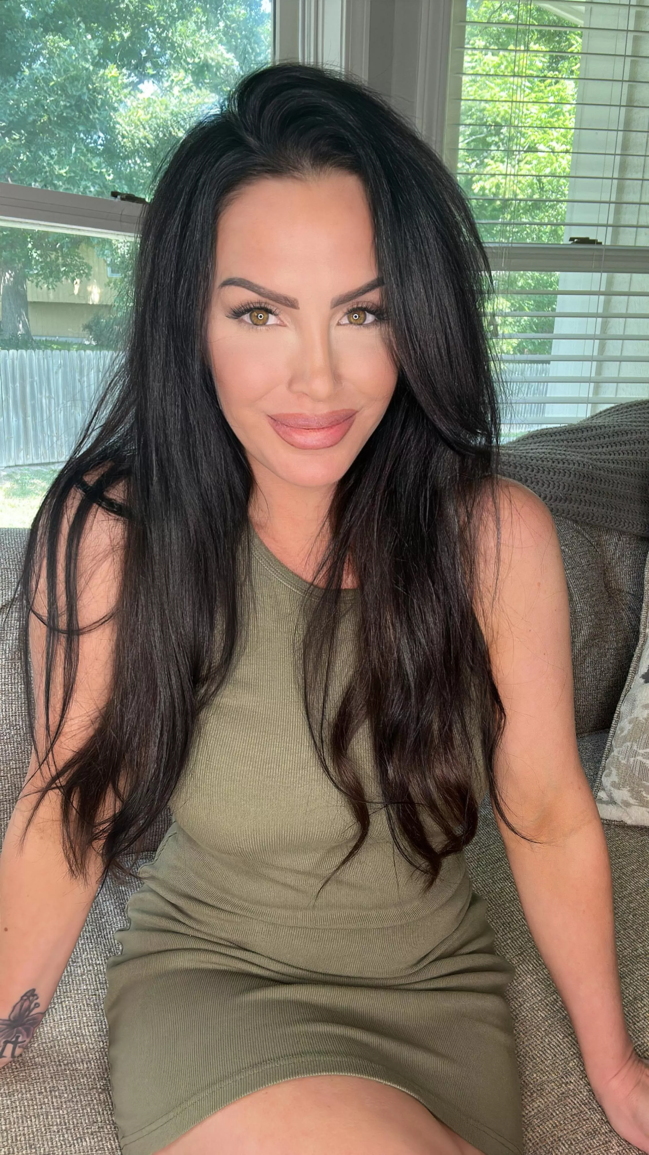 This 40 year old can still put on a cute dress every so often 💚