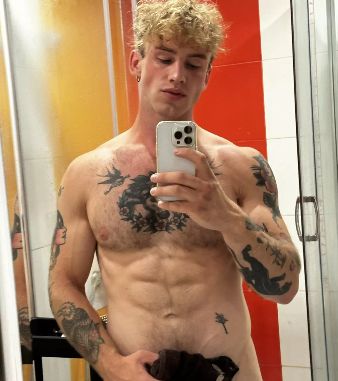 Wanna help me get messy and then clean together? (22)