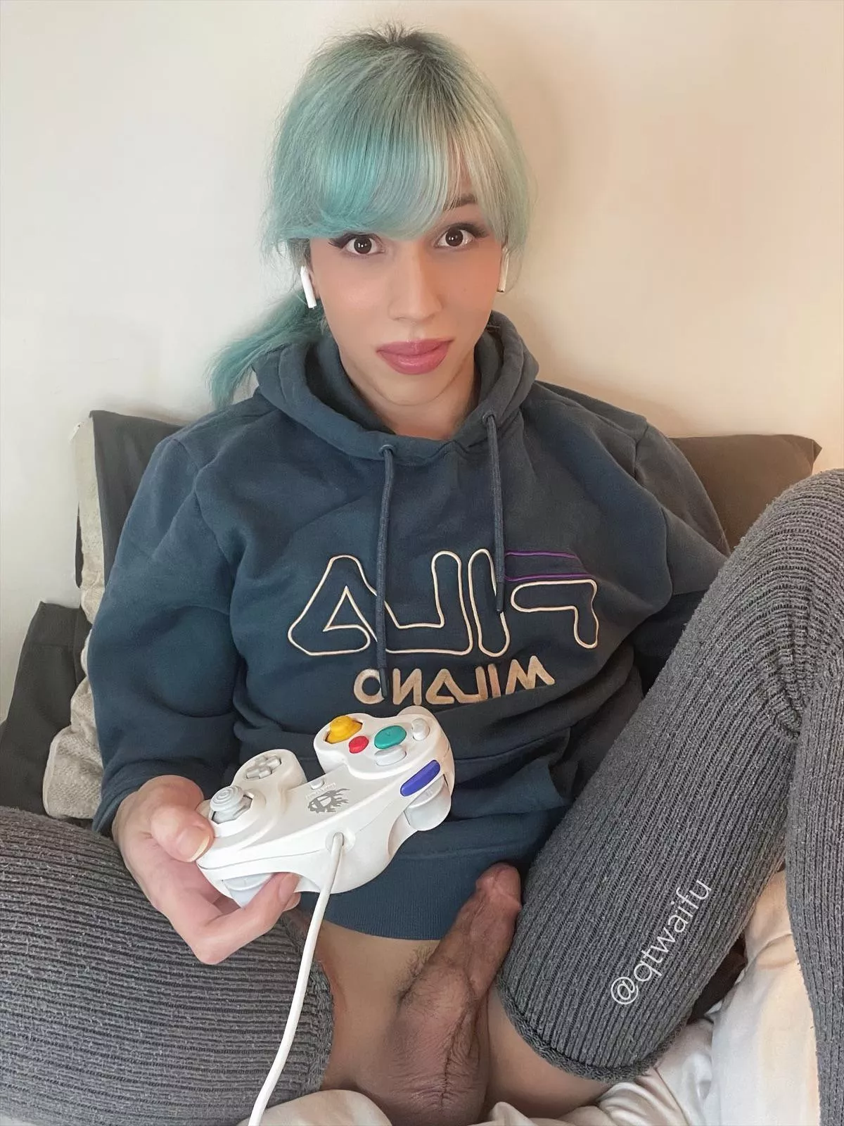 Wanna play Smash bros? Loser sucks off the winner 🥰