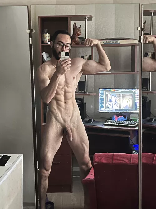 What are you thinking about my 37 cm biceps 🙈 [M]