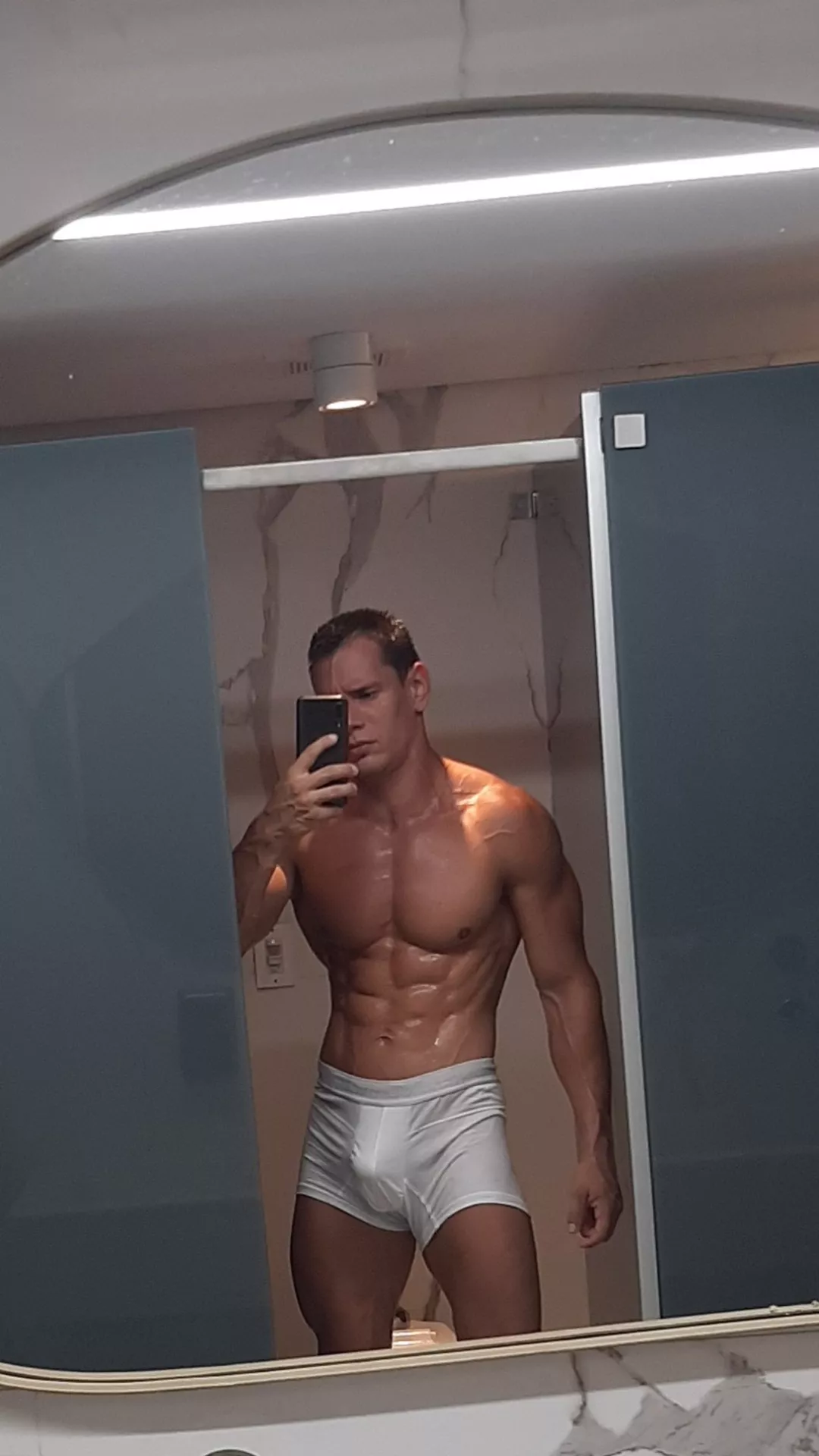 White undie look cool 👌✅️