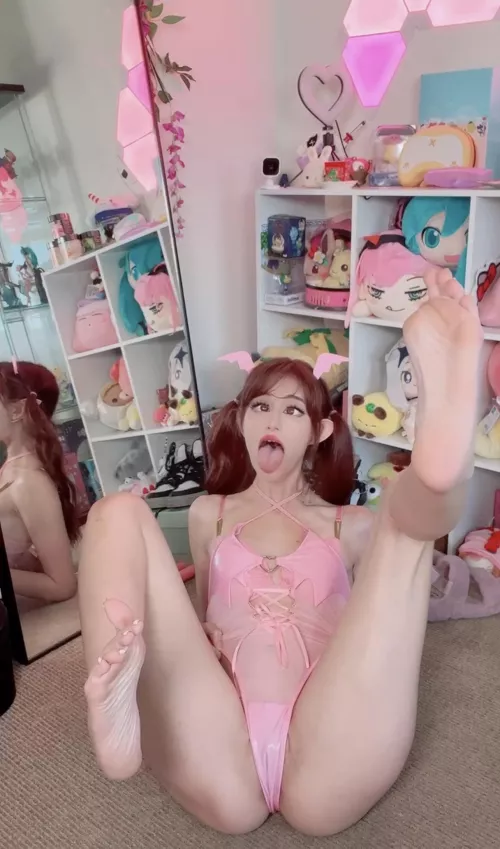 Would you play with a lil succubus…