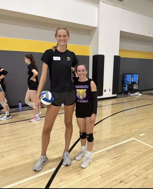 4’11 compared to 6’7