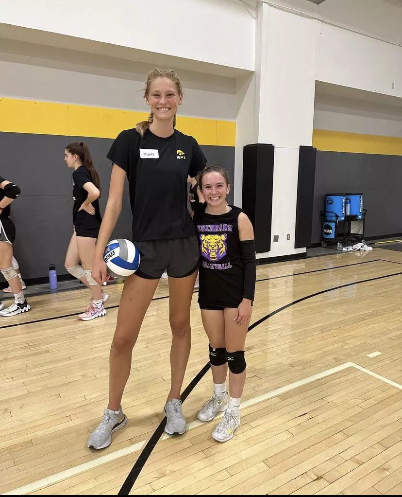 4’11 compared to 6’7