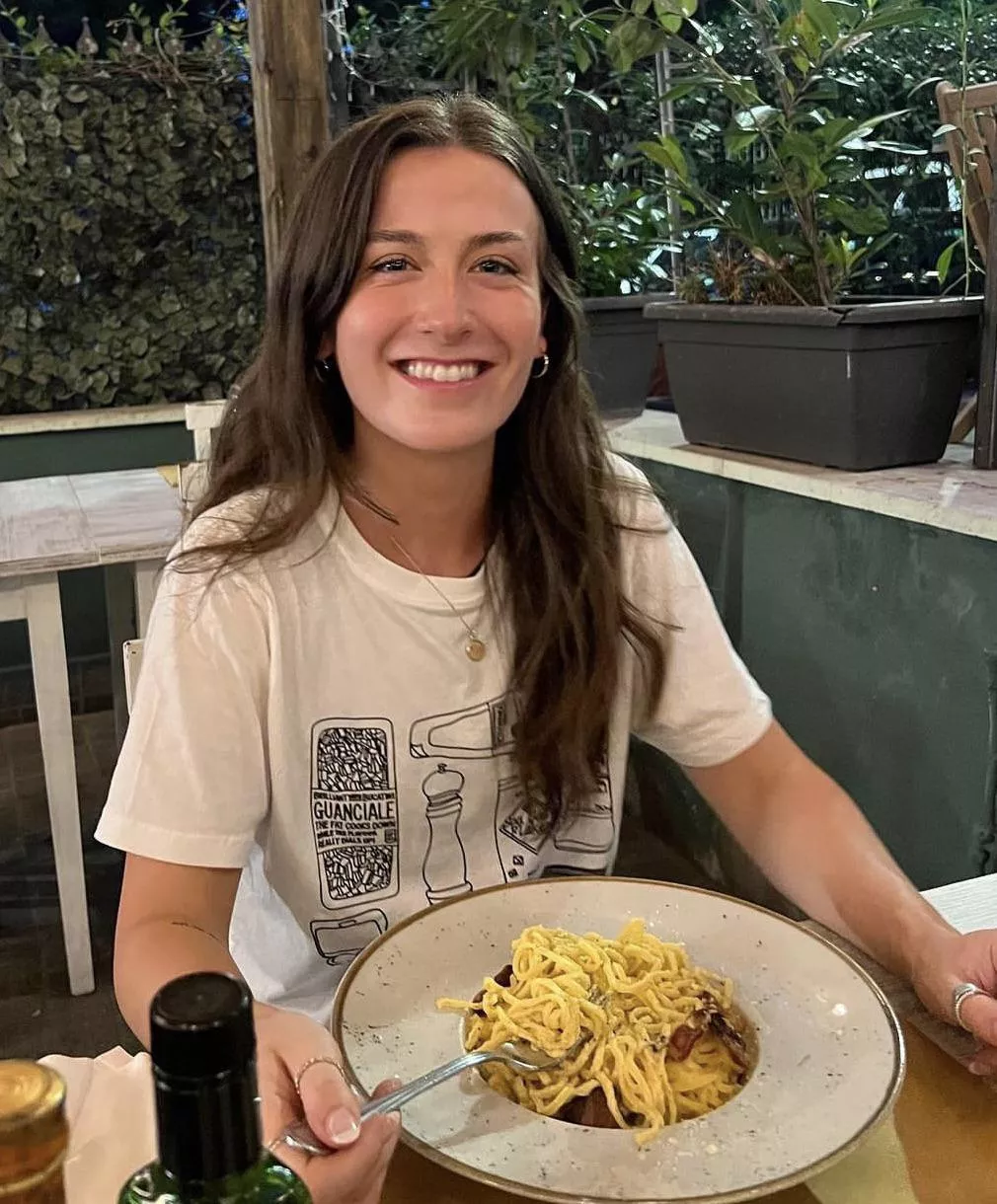 Amateur cook i follow on tiktok (@theredbowl)