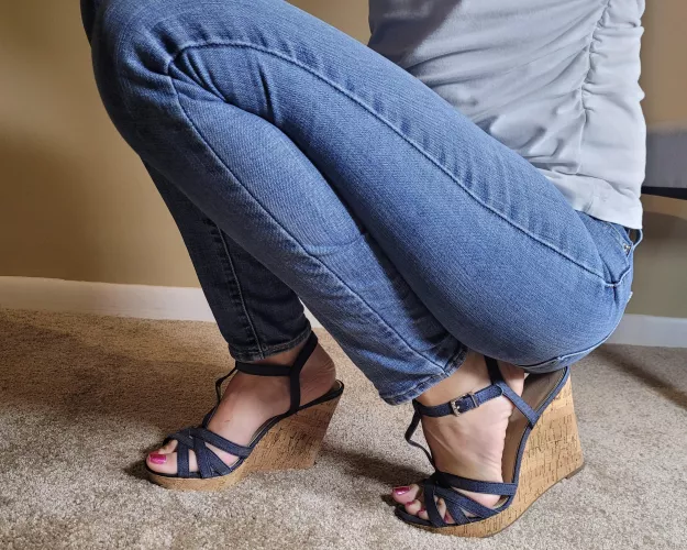 Any lovers of pretty feet in wedges?