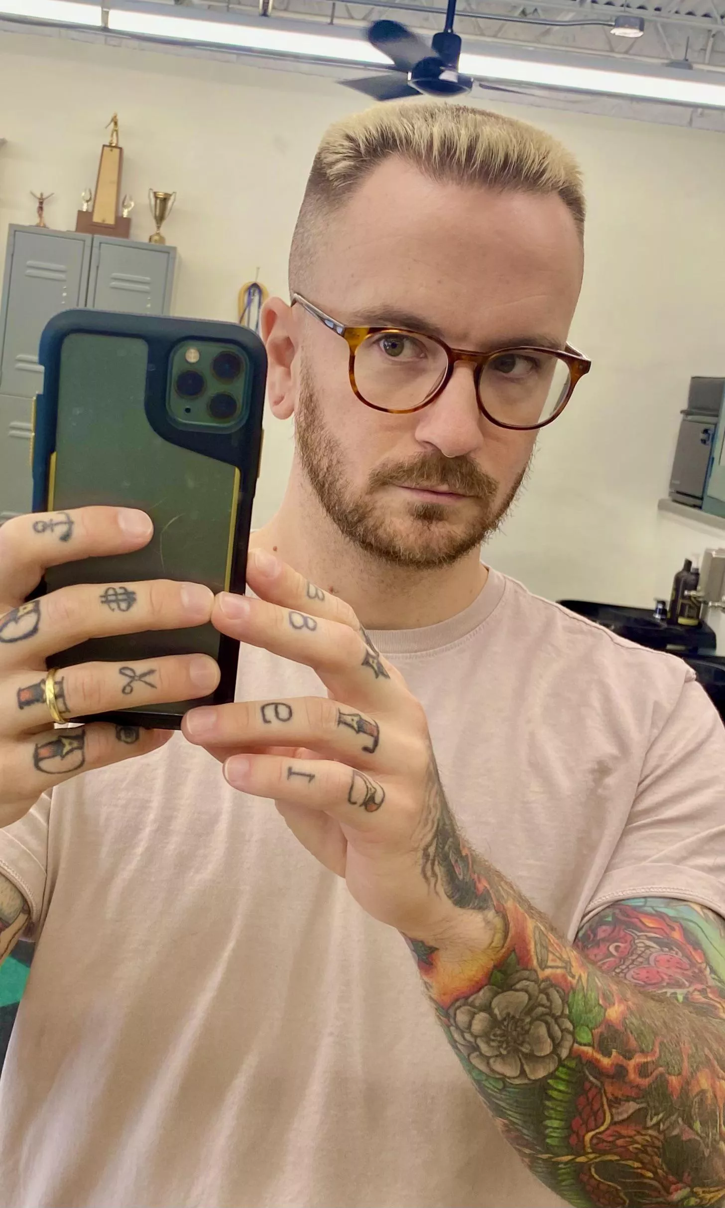 Barber bro here. Trying out a pseudo flat top to really show off my receding hairline and huge forehead.