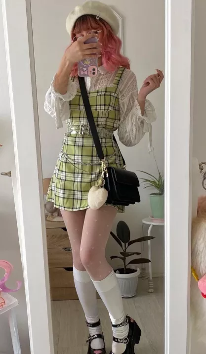 Dressed as a girlie to go to the bookstore