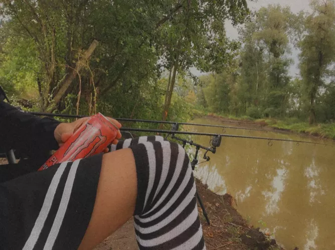 femboy fishing! :3