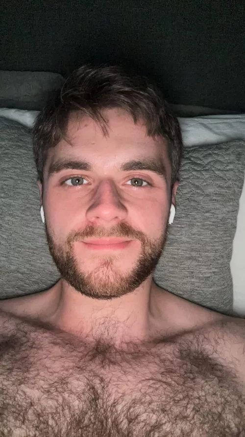 Had a successful housewarming party yesterday with friends and family. Nothing got broken or spilled but drinks did get consumed ahah. Dodged a hangover today but just feeling sleepy so having a lazy day in bed!