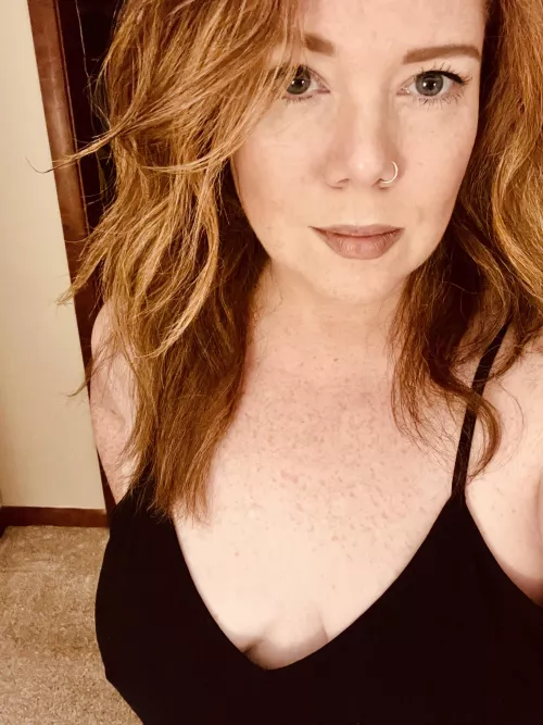 I get so much attention when I’m obviously braless (f41)