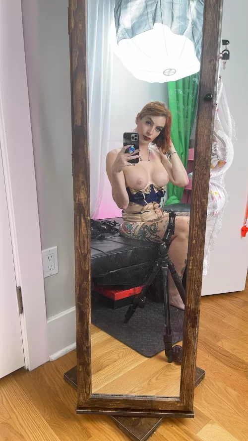 I really like taking mirror shots! Do i look good on it? :)