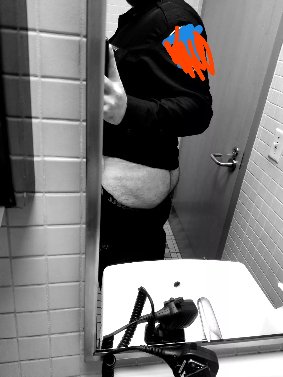 Secretly bi 👮‍♂️won't get judged here right??