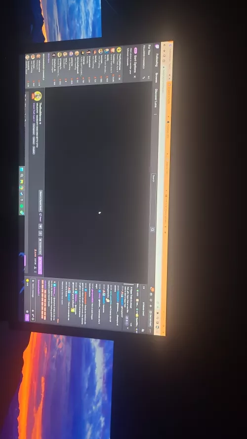 Stream/Video goes black except for when i scroll