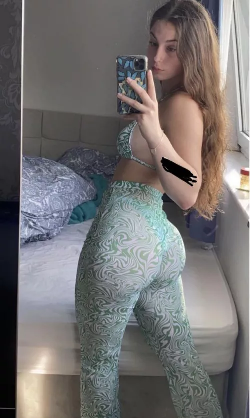 What are you doing to Isabelle? 🤤