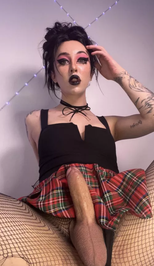 Who wants a gothic trans girlfriend? 😈