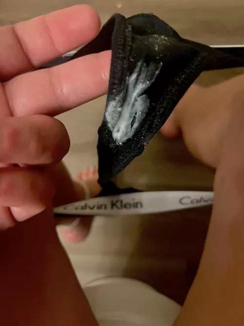 can you see my pretty pussy print?🤩