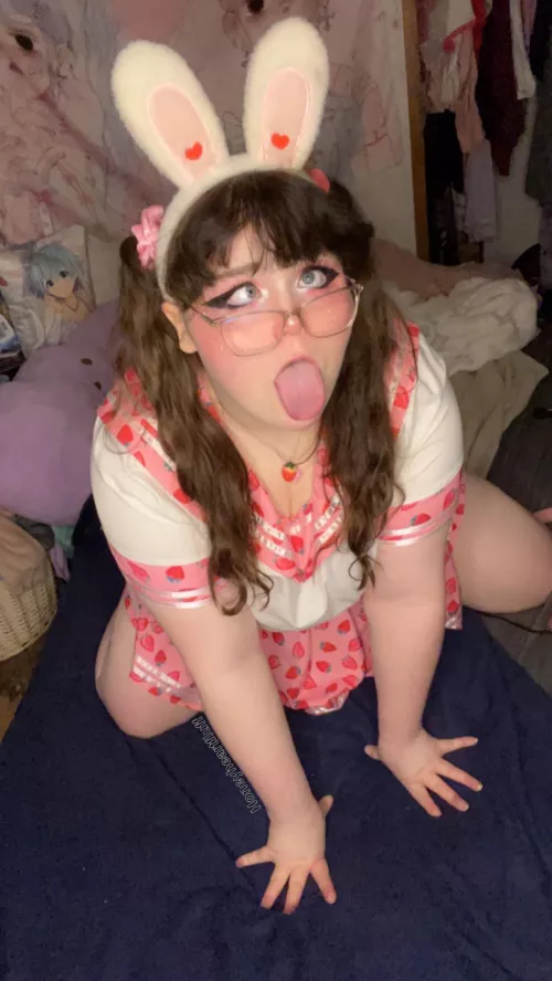 Just a strawbunny girl enjoying herself 🍓🐇💕