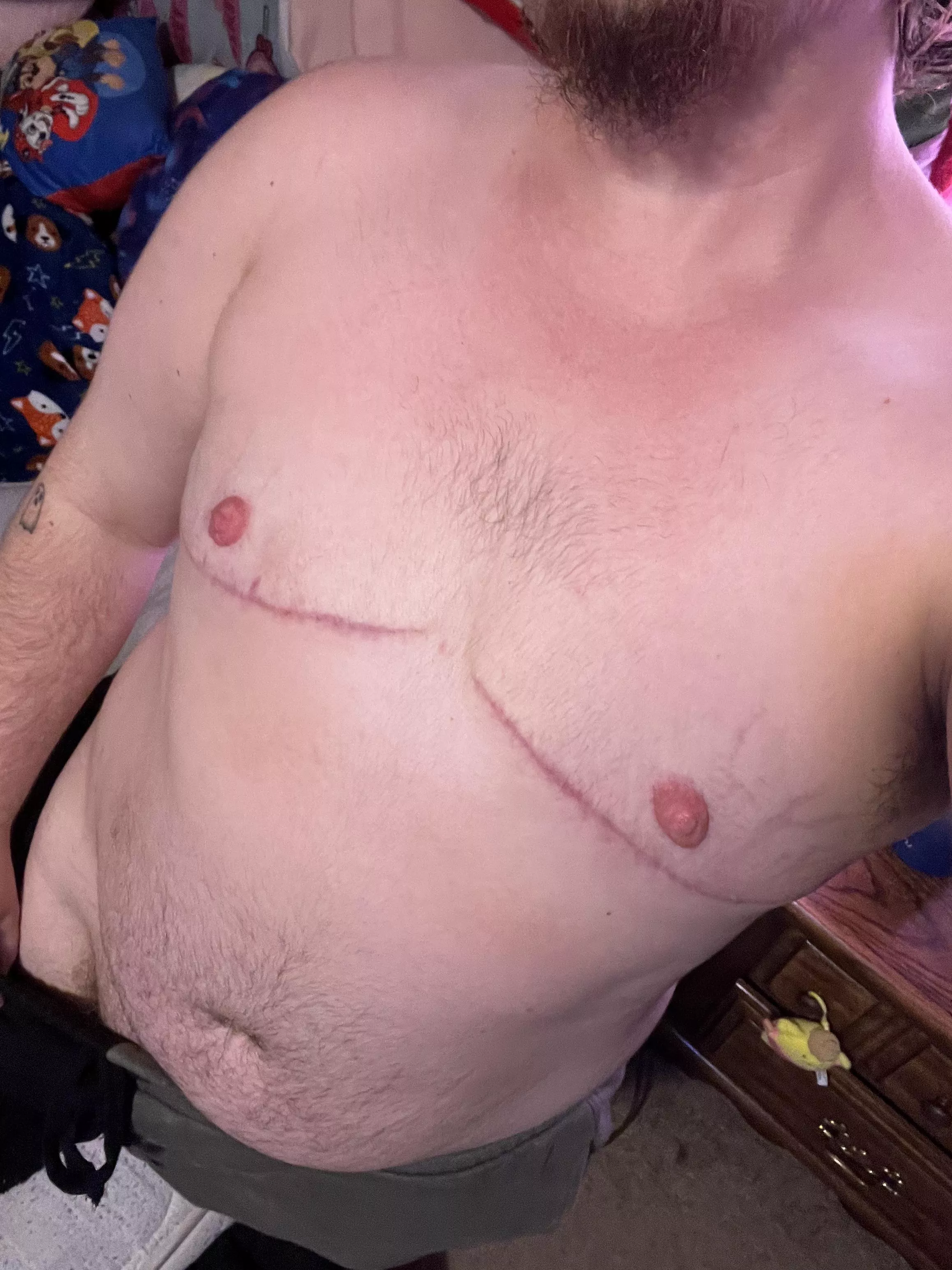 loving my sexy dad bod 🤤