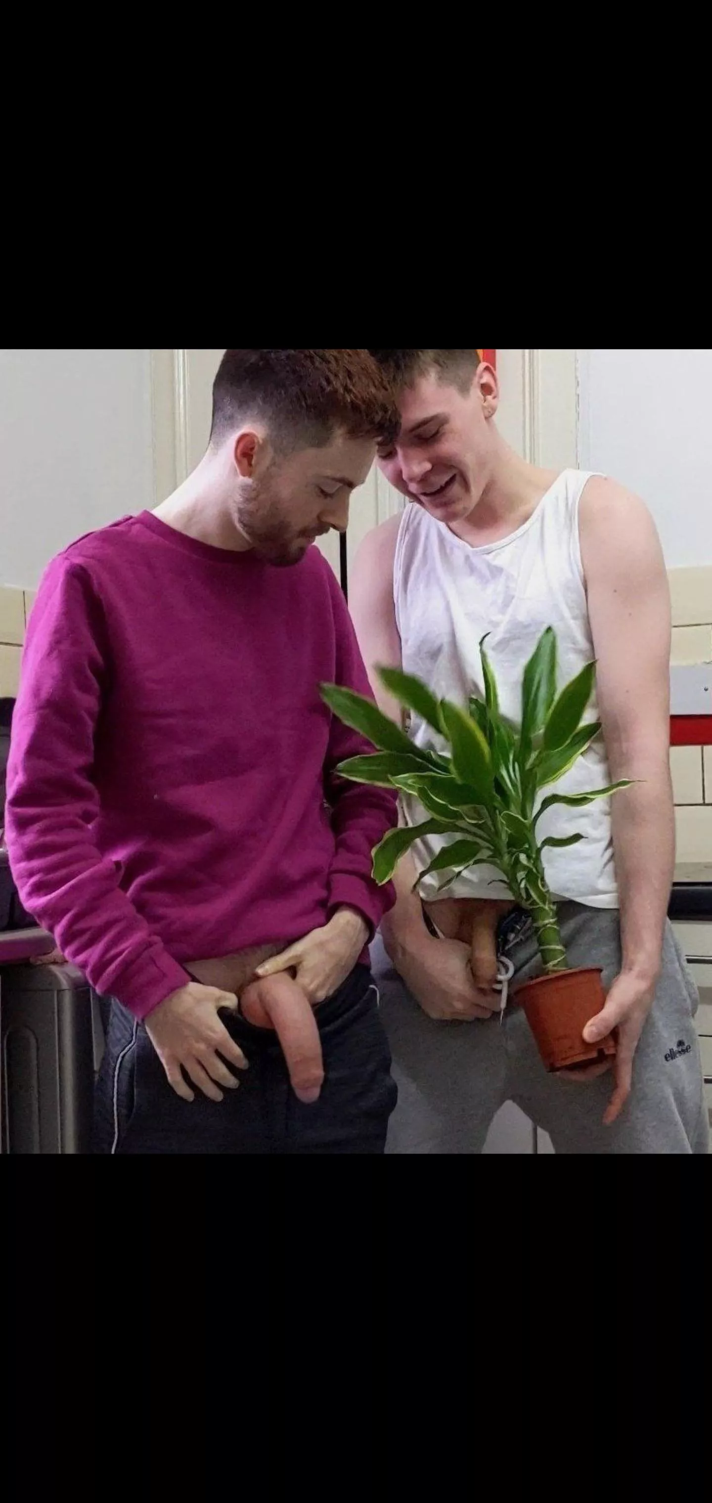 Me and my mate comparing think I win 👀(both posted)