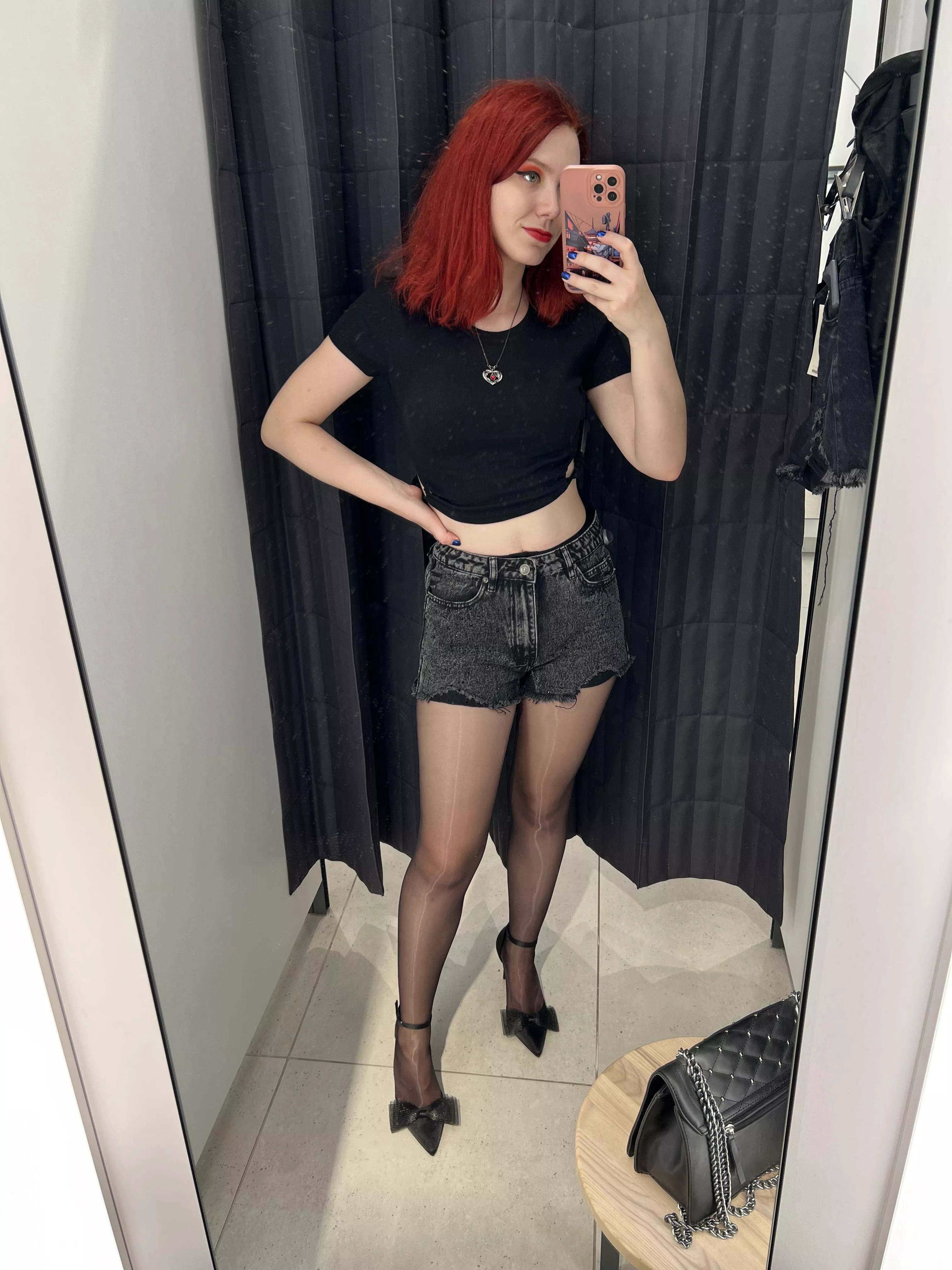 New crop top 🥰🖤