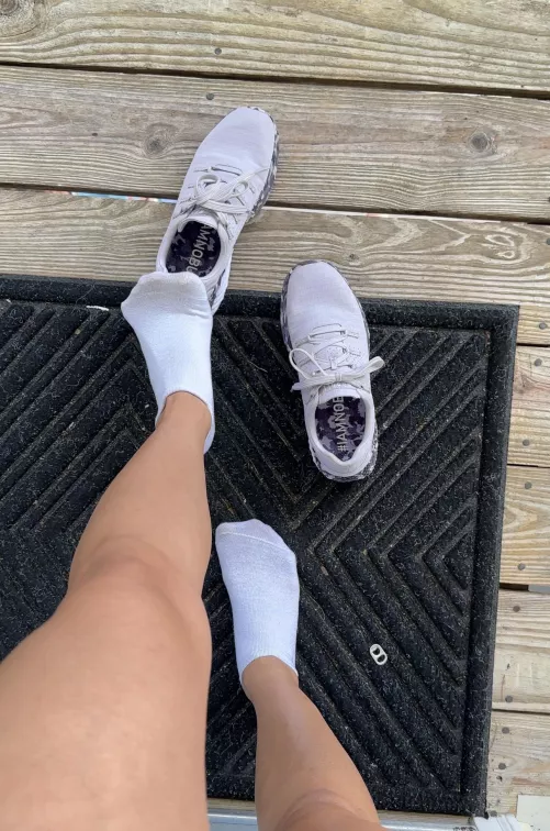 Put these in your mouth (selling- US based) tracking info and proof of wear. Free shipping!