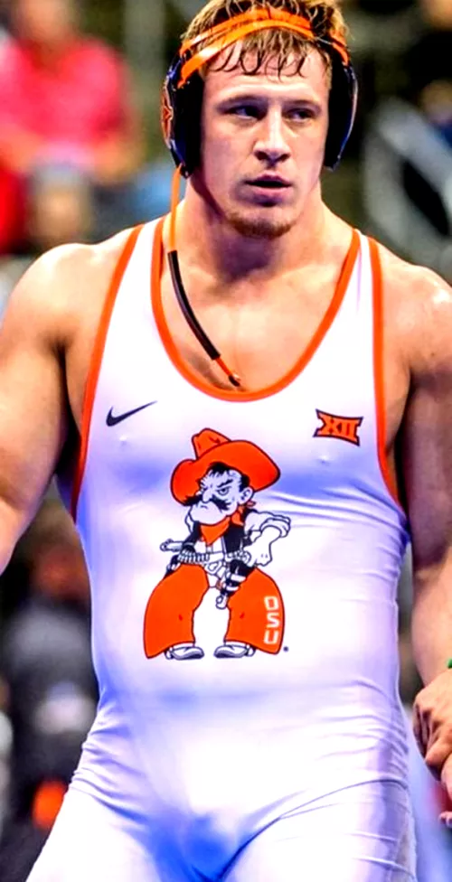 There's a lot to like with a wrestler's body. Fortunately for us, their singlets reveal plenty. ♂️👅🍆😋