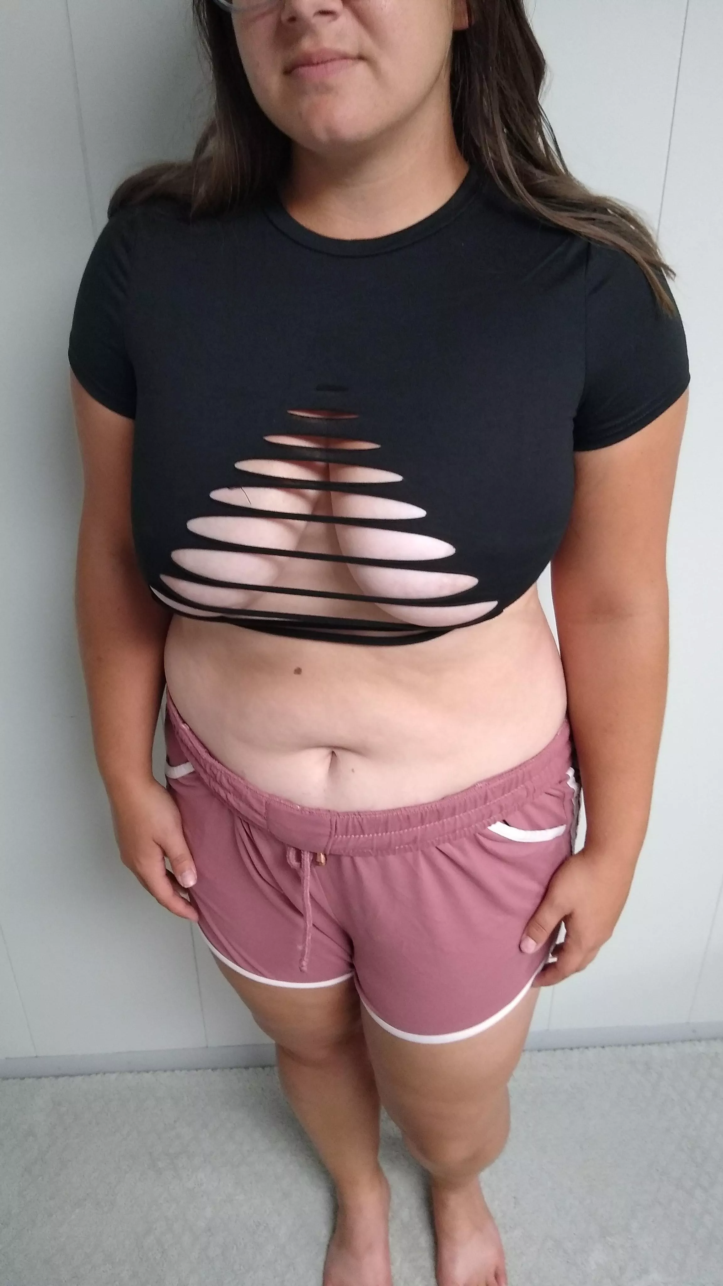 This crop top is pretty good for me, yes?