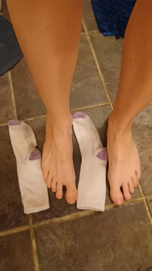 Time to stretch out and stink up these socks. My size 13 feet dwarf these women's socks, huh?